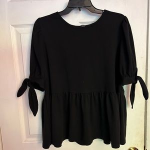 Black arm tie top